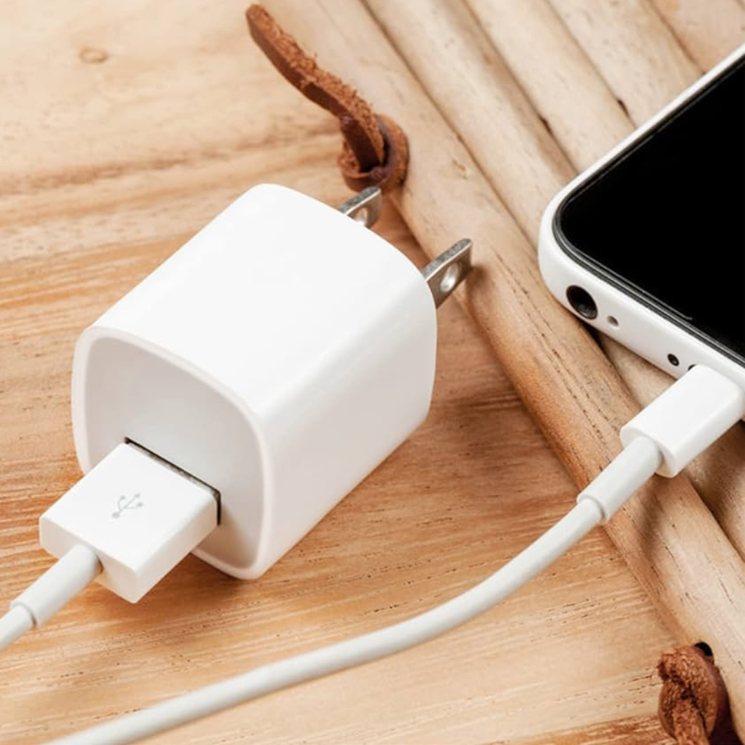 Cargador iPhone 5W 2 en 1 – Compacto y Versátil